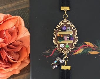 Handmade Bookshelf Bookmark | Halloween | Bookmarks | Halloween | Gift | Book lovers | Gift | Handmade | Handmade Gift | Spooky Halloween