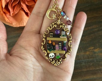 Lindo llavero de Halloween / Estantería con amuletos / Regalos de libros / Llaveros espeluznantes / Amante de los libros / Regalo para amantes de los libros / Llavero novedoso