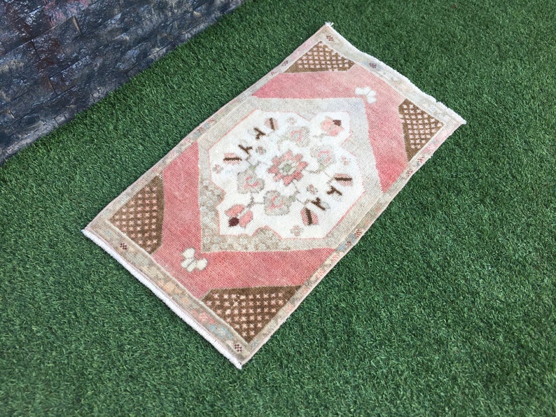 Small Vintage Rug, 1.5 x 2.62ft. Small Runner Rug , Handmade Small Rug , Oushak Small Rug , shops Door mats , Rug Ped , Bathroom Rug, Table Rug
