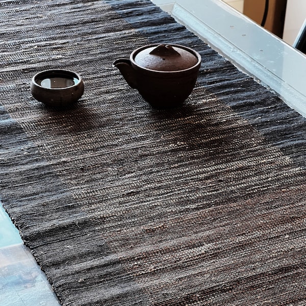 Chabu Tischläufer für die Gongfu Teezeremonie. Wabi Sabi Mat. ~ Schwarze Weide. Natürliche handgewebte Faser