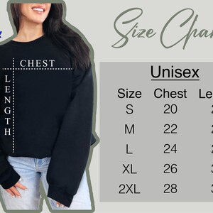 Puede incluir: Tabla de tallas unisex para una sudadera con medidas en pulgadas para el pecho y la longitud. Las tallas incluyen S, M, L, XL y 2XL.
