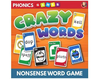 Könnte beinhalten: Ein farbenfrohes Spiel namens "Crazy Words" mit einem unsinnigen Wort-Spiel-Thema. Das Spiel enthält Karten mit Wörtern wie "dop", "speff", "kell" und "ploth".