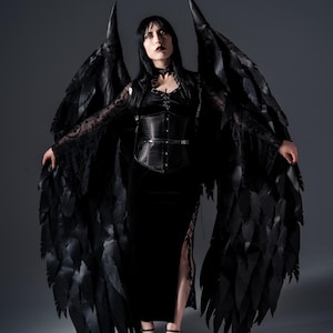 角付き黒の大きな天使の羽のコスチューム、ダンス用の黒い天使の羽、悪魔の羽のコスチュームコスプレの羽、大人のハロウィンコスプレ衣装