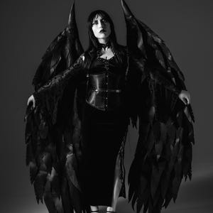 角付き黒の大きな天使の羽の大人用ハロウィンコスプレ衣装、ダンス用の黒い天使の羽、悪魔の羽、大人用コスチュームコスプレ羽