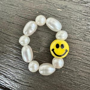 Smiley face & pearl ring | happy ring | pearl ring | happy face | stretchy ring