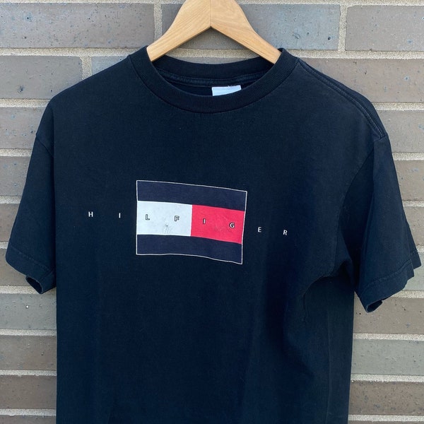 Vintage 90s Tommy Hilfiger Black T-Shirt / Graphic / 90s / Streetwear / Retro Style / Tommy Jeans