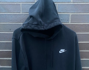 Vintage 90s Nike Mini Swoosh sudadera con capucha bordada / Vintage Nike suéter / Jersey ropa deportiva sudadera / Nike de la década de 1990 / Negro descolorido