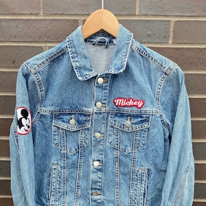 Vintage 90s Disney Embroidered Denim Jean Jacket / Vintage Denim / Streetwear / Vintage Fall Outerwear / Fall Jacket / Mickey Mouse