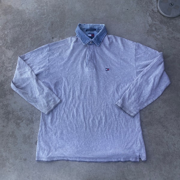 polo Tommy Hilfiger vintage des années 90 / col en denim athlétique / chemise de rugby rétro / vintage des années 90 / manches longues / chemise grise grise / drapeau Tommy