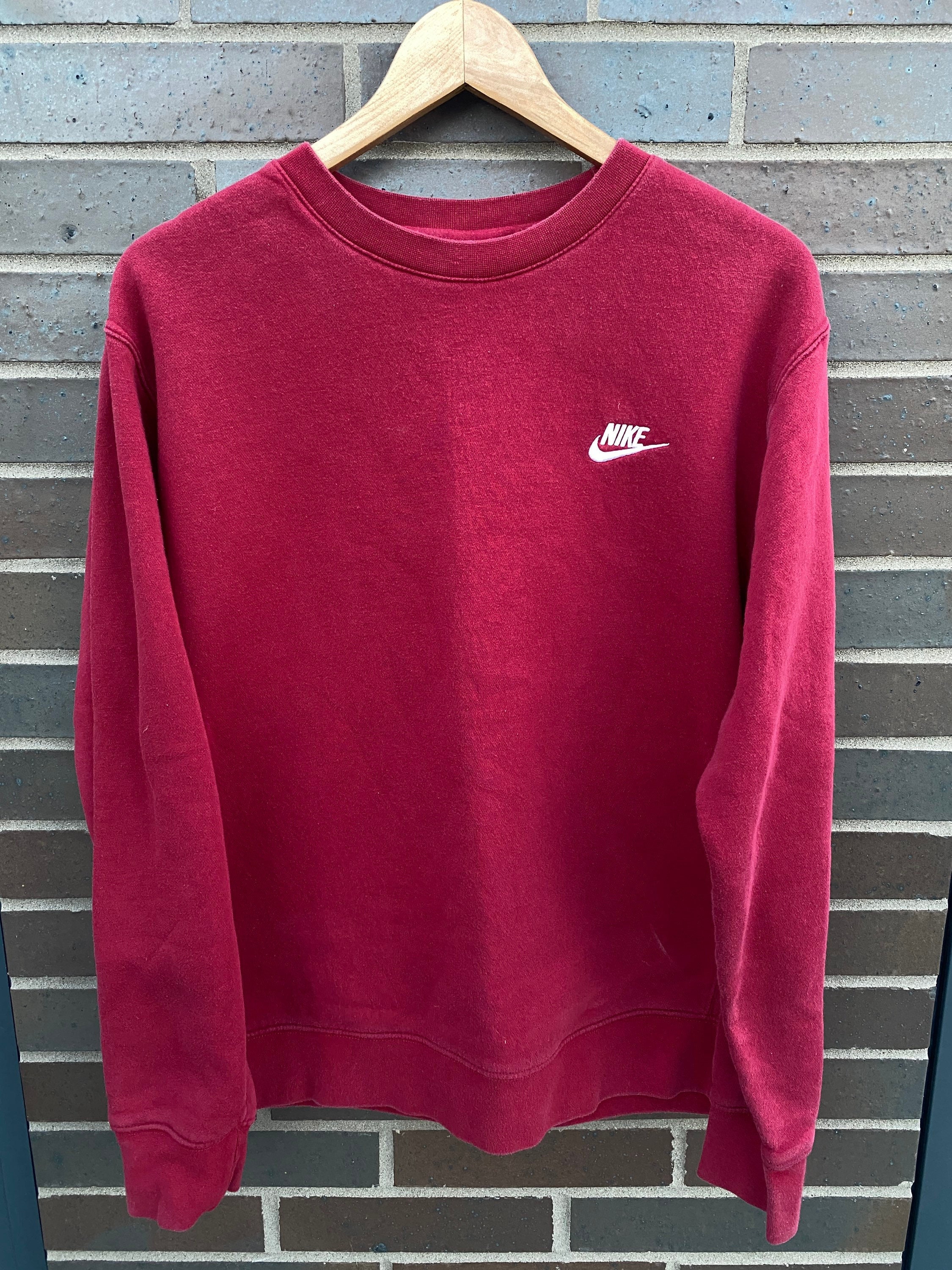 maroon nike sweatshirt