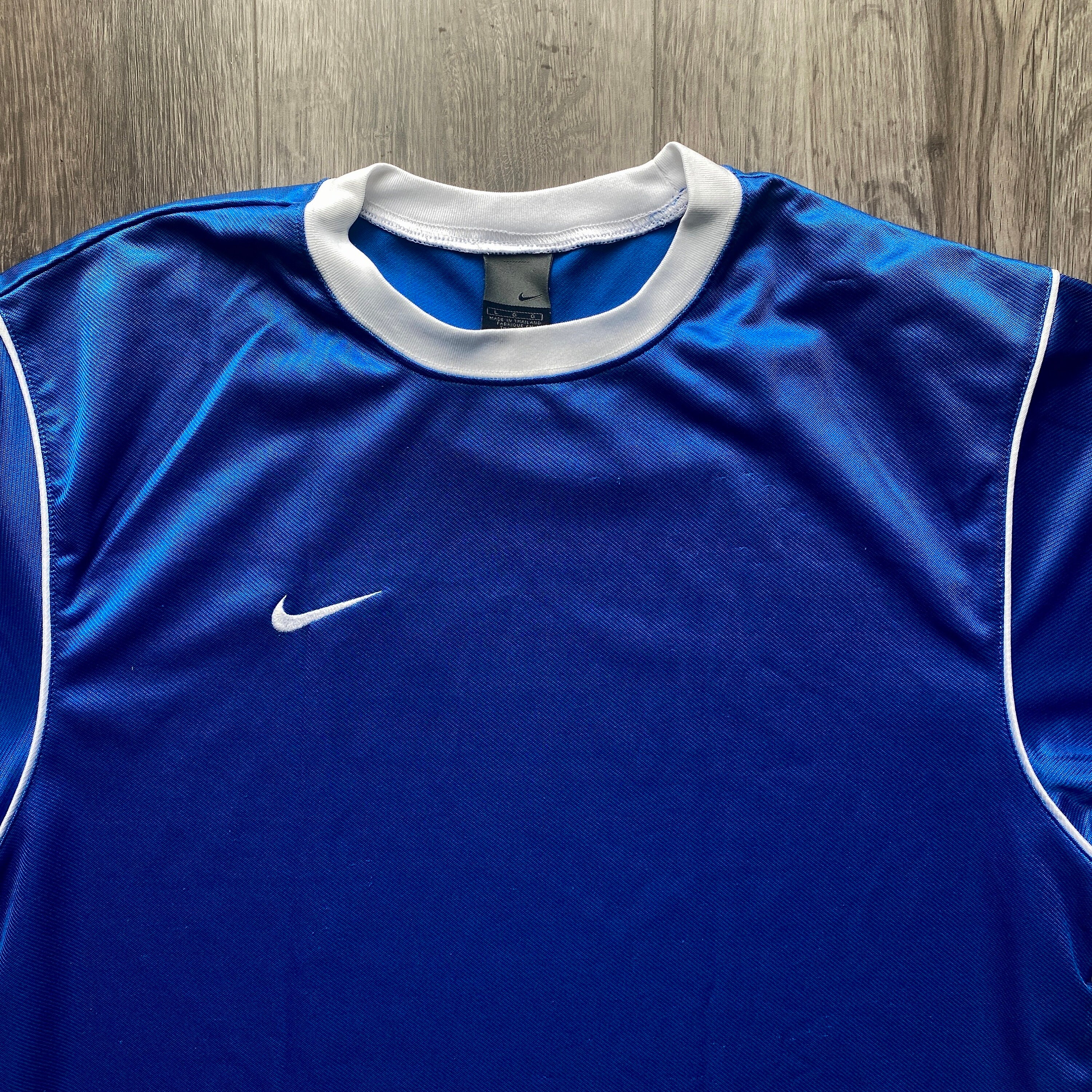 Vintage Y2K Nike Swoosh Graphic Soccer Jersey / 2000s Silver
