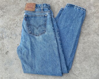 Jean Levi's 550 vintage des années 90, taille 36 x 32 / Fabriqué au Canada / Denim des années 90 / Jean bleu délavé / Jambe droite en denim décontracté / Pantalon Levis vintage