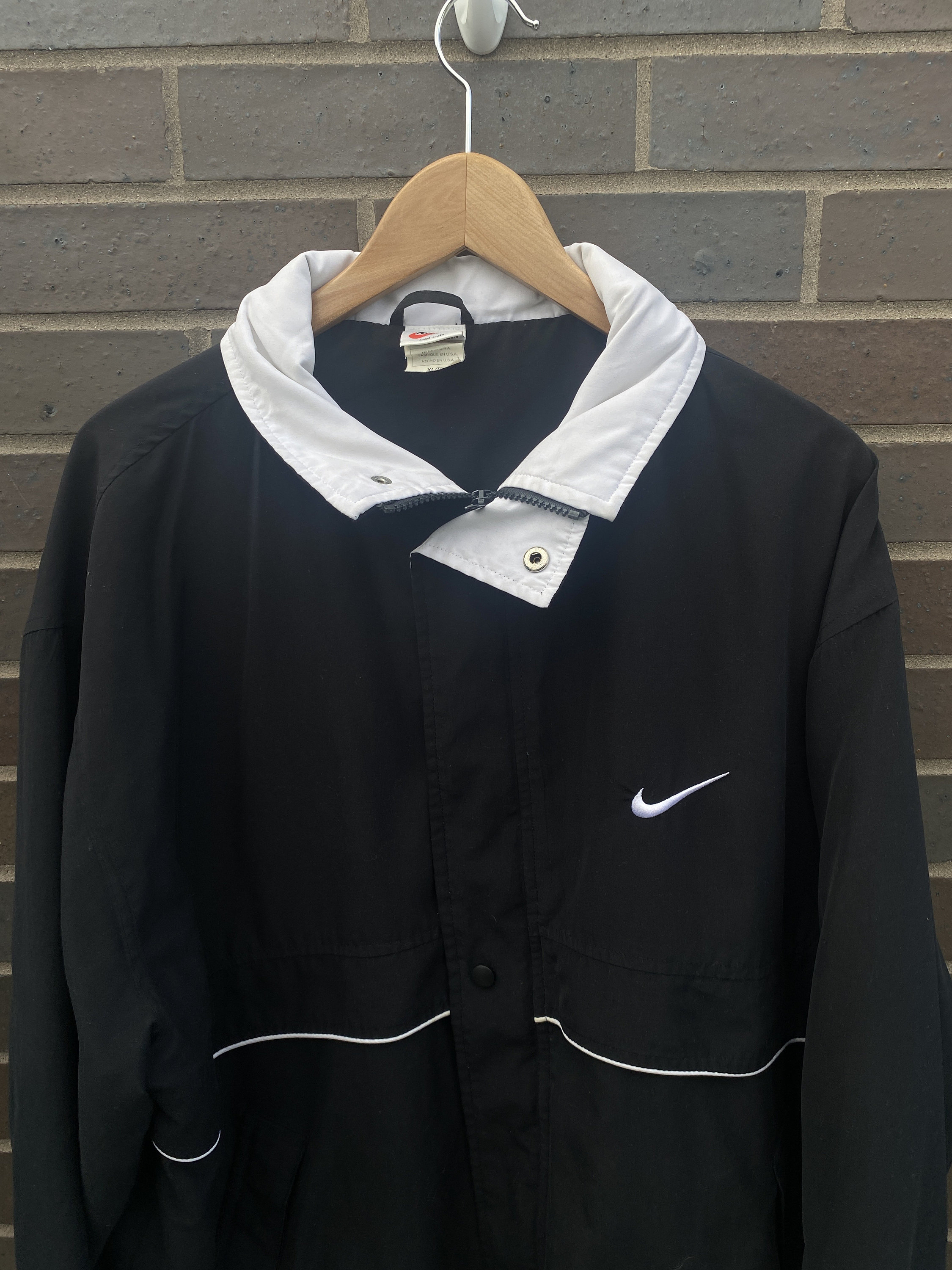 Vintage 90s Nike Full Zip Black Windbreaker Jacket / Swoosh Vintage 90s Nike Full Zip Black Windbreaker Jacket / Swoosh