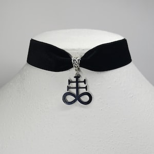 Leviathan Kreuz Anhänger Choker