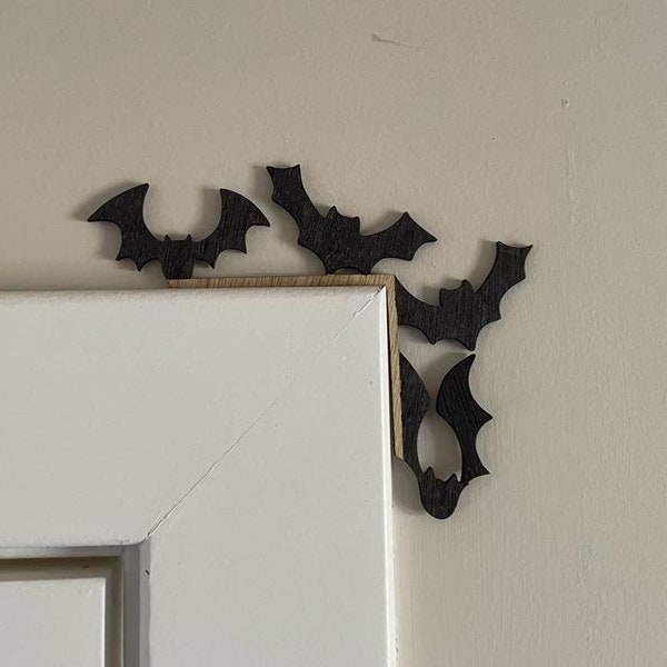 Spooky Bats Door Corner, Halloween Wooden Door Accent, Spooky Decor, Flying Black Bats