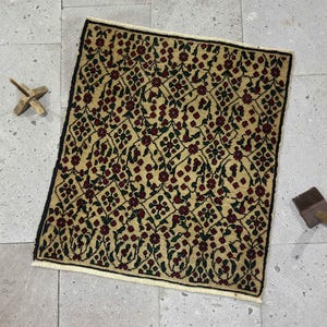 2x2 Floral Turkish Rug – Hand-Knotted Wool Carpet with Cream Base – Small Square Vintage Accent