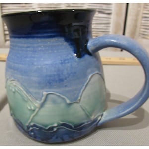 Mountain artist signed pottery mug new coffee tea blue mountains