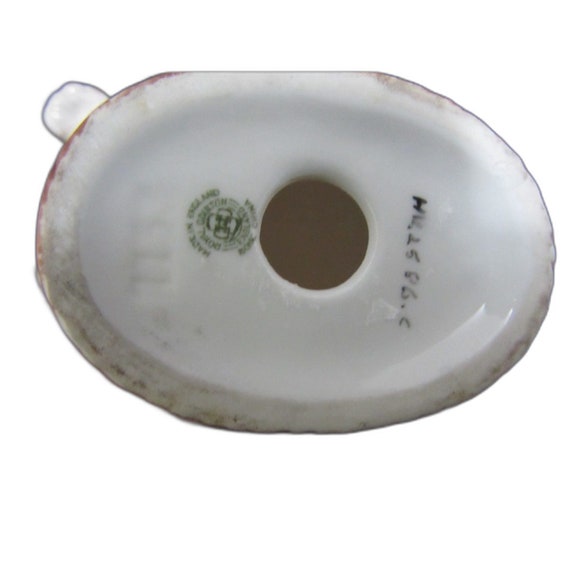 ロイヤルドルトン コッカースパニエルの子犬のバスケットの置物 HN2586