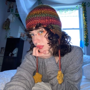 PATTERN 2-in-1 crochet earflap hat with star pompoms