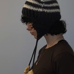 PATTERN crochet ear flap cat hat with star pom poms image 3