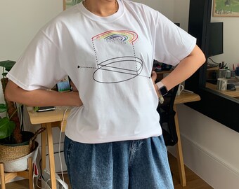 Pride-T-shirt, regenbooggedeelteontwerp, LGBTQ Pride-kleding