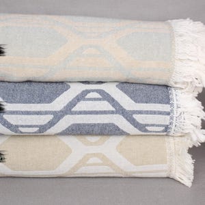 Monogramfilt, 190x233 cm bomullspläd, boho överkast, mönstrat pläd, brudtärnepresenter, vävd filt, broderat överkast,