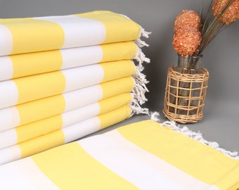 Toalla de playa bordada, regalos para damas de honor, toalla amarilla y blanca, toalla a rayas, regalos para damas de honor de 71 x 40 pulgadas, toalla pareo, toalla cálida.