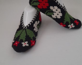 Woolen & knitted slippers for warm and comfy winter feet.