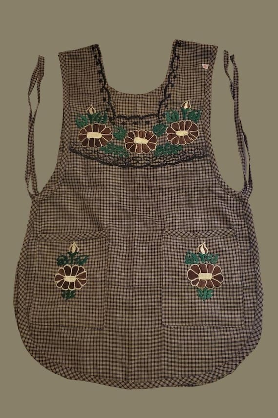 Traditional Mexican Apron for Women with Pockets and Beautiful Flower Embroidery - Mandiles para Mujer Mexicanos Mandil  escapulario mandil