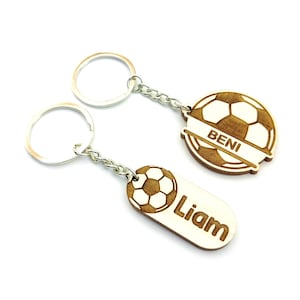 Fútbol personalizado / Llavero de madera de fútbol / Llavero con grabado de nombre personalizado - Regalo para jugadores de fútbol
