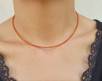 Collier cornaline femme – collier pierre naturelle 2mm – ras de cou orange – bijou minimaliste élégant