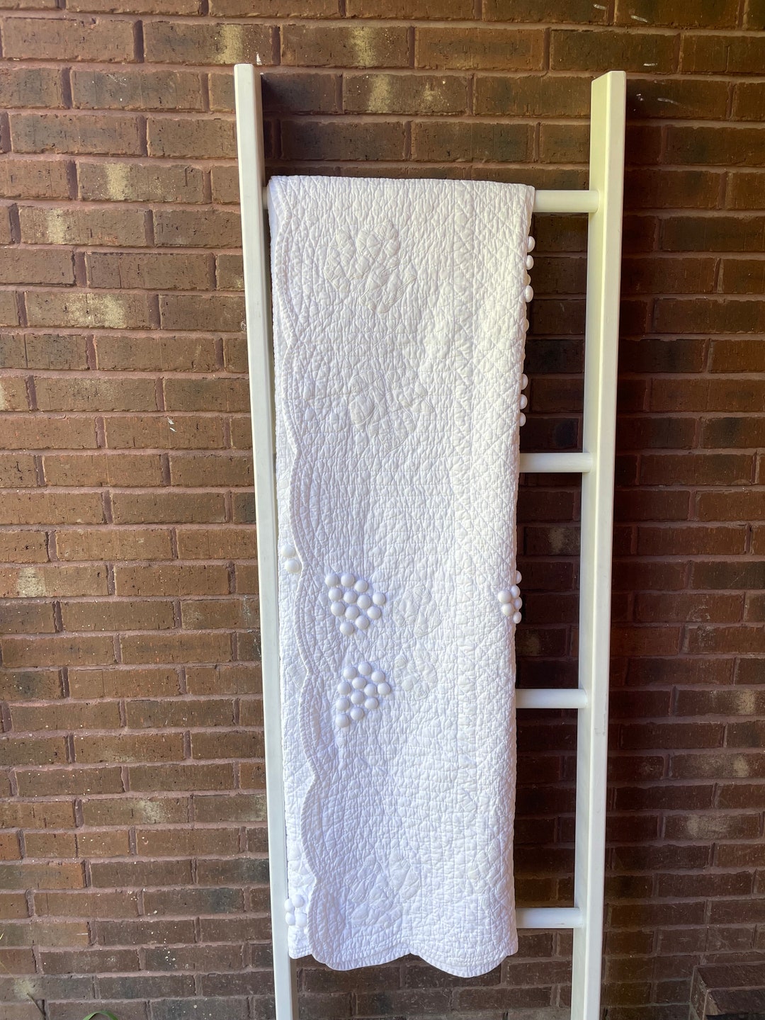 Vintage White Quilt With Scalloped Edges Perfect for a Quilt Etsy