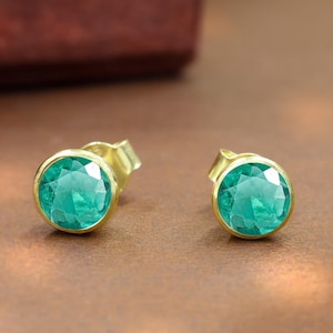 Emerald stud earrings for women, Gold earrings, Minimalist stud earrings, Green Emerald earrings, 925 Sterling silver earrings, Gift for her