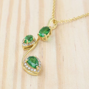 Collier pendentif émeraude trois pierres pour femme, collier à breloques émeraude ovale et poire, pendentif chaîne en or émeraude, cadeau d&#39;anniversaire pour elle