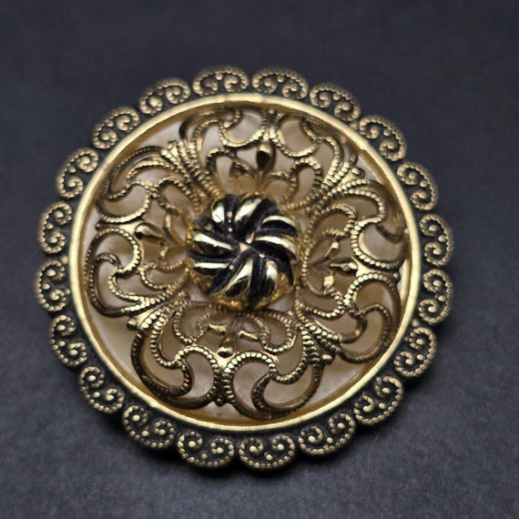 Vintage Gold Belt Buckle Scarf Holder Made In Spain Gold Tone Swirl Shell Unique Gold Metal Scale Vintage Belt With Gold Swirl Buckle Size  main image 4