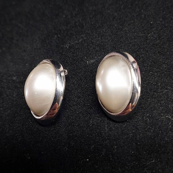 Vintage Richelieu Faux Pearls Clip On Earrings Ov… - image 7