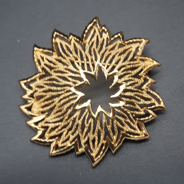 Crown Trifari Gold Tone Leaf Shape Brooch Large Vintage Signed Costume Jewelry