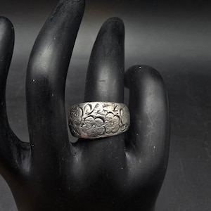 Sterling Silver Floral Ring Band Vintage 925 Flowers Size 7.5