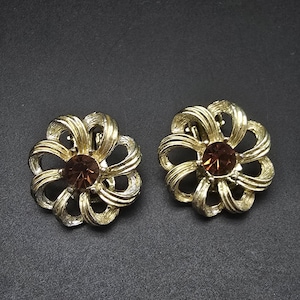 Vintage Gold Tone Rhinestone Flower Earrings Root Beer Glass Costume Jewelry