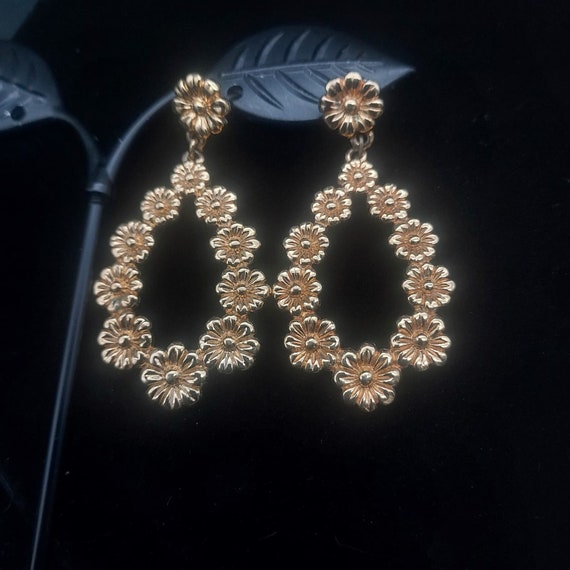 Avon Gold Tone Floral Earrings Dangle Drop Vintag… - image 8