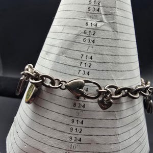 Pulsera con dije del símbolo de la paz de Brighton, tono plateado, bisutería imagen 5