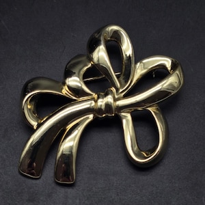 Gold Tone Bow Brooch Simple Timeless Vintage Costume jewelry