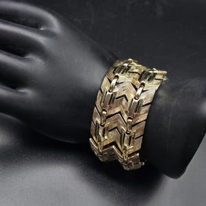 Lisner Gold Tone Geometric Link Bracelet Vintage Costume Jewelry