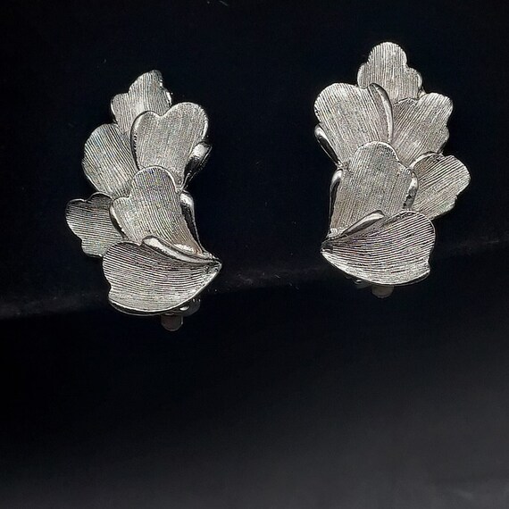 Judy Lee Clip On Earrings Silver Tone Textured Le… - image 6