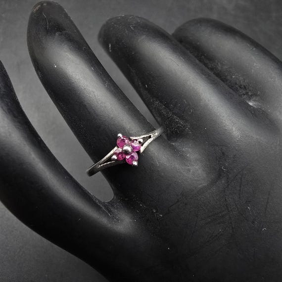 Sterling Silver Ruby Flower Ring Size 6 Petite Da… - image 2