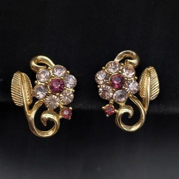 Coro Purple Rhinestone Flower Screw Back Earrings… - image 8