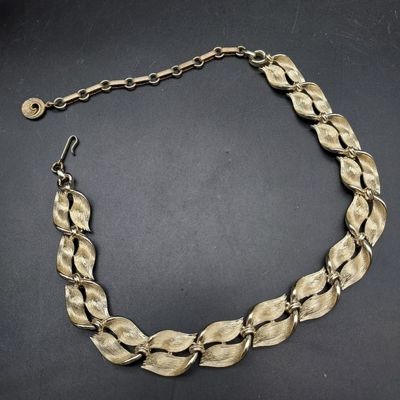 Lisner Gold Tone Necklace Vintage Costume Jewelry - image 3