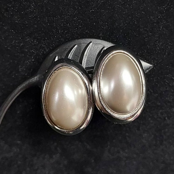 Vintage Richelieu Faux Pearls Clip On Earrings Ov… - image 8