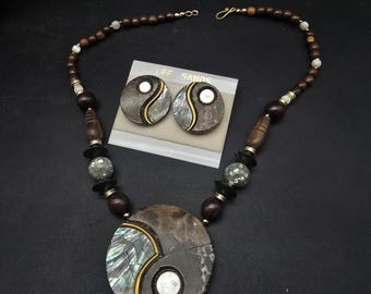 Lee Sands Crushed Shell Inlay Necklace Earrings Set Vintage Jewelry