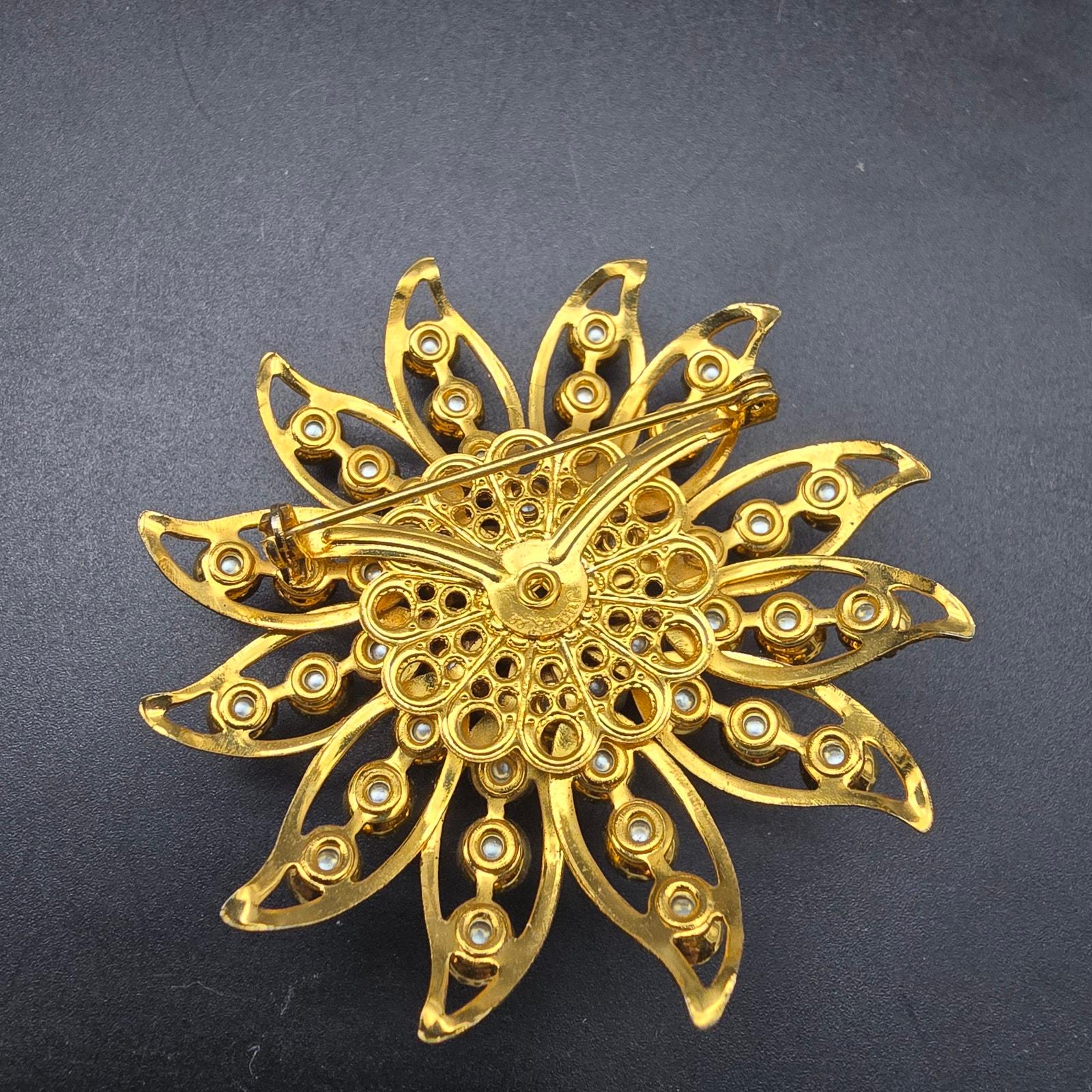 Judy Lee Faux Pearl Flower Brooch Gold Tone Vintage Signed